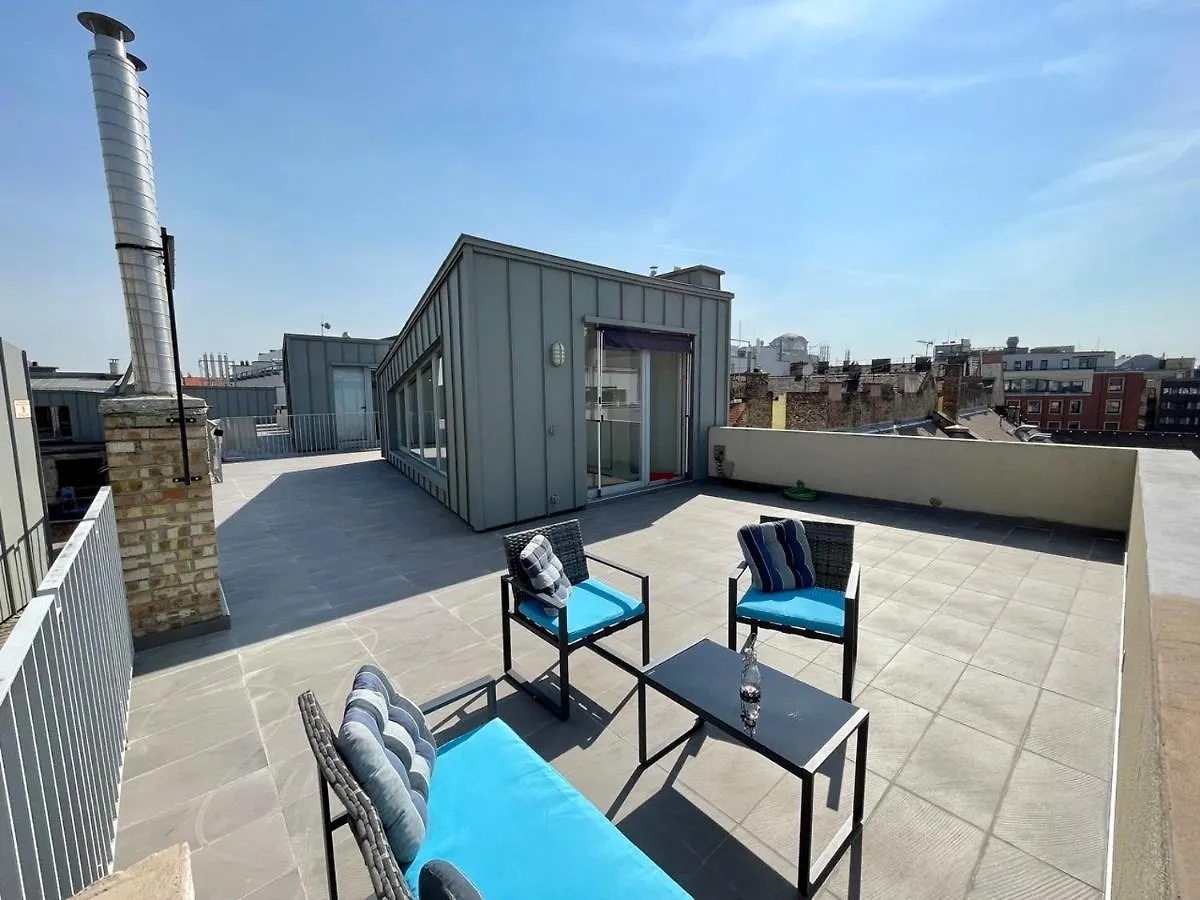 Penthouse W Private Rooftop And Free Parking contacts