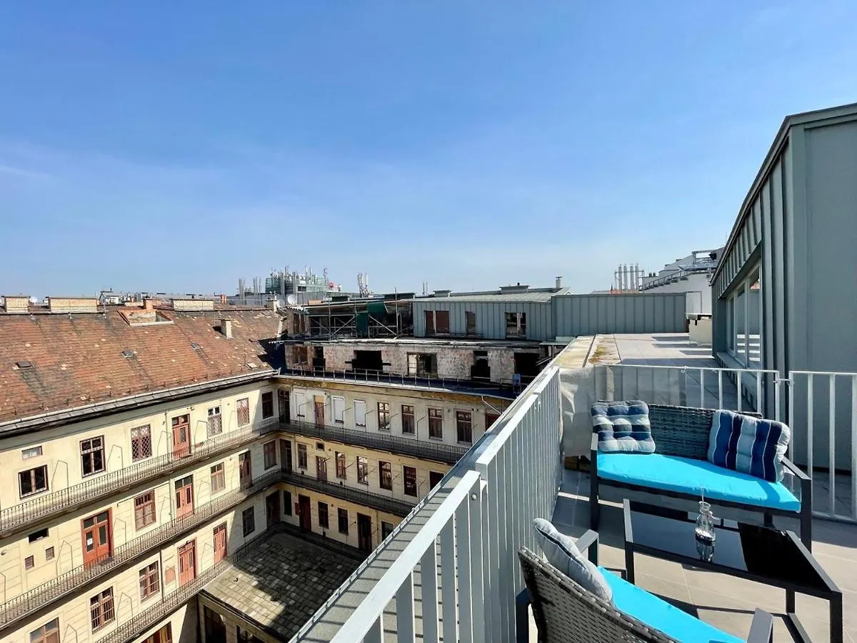 Apartment Penthouse W Private Rooftop And Free Parking Budapest